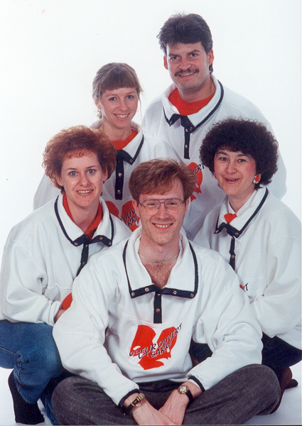 Arrière: Johanne Bouchard, Donald Renault. Au centre: Myriam Fontaine, Lise Bégin. Devant: Daniel Morin